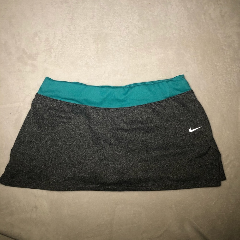 nike tennis skirt.